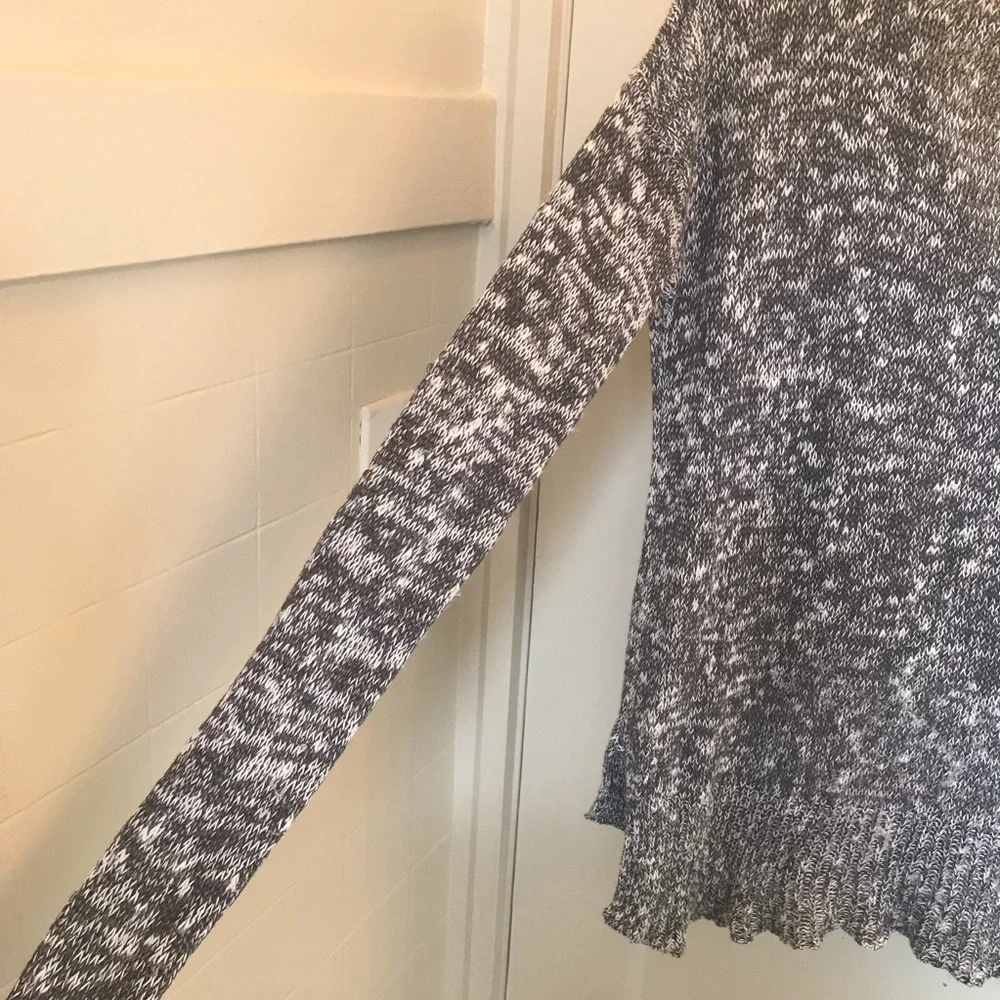 Gray and White Marled V-Neck Sweater Abercrombie size Medium/Large
